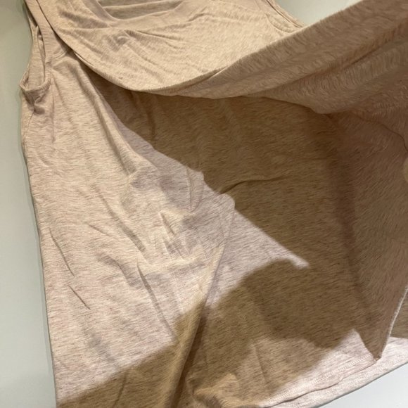 Lululemon To Class Tee, Heathered Dune (very light pinkish tan) Size 6 - Picture 4 of 6